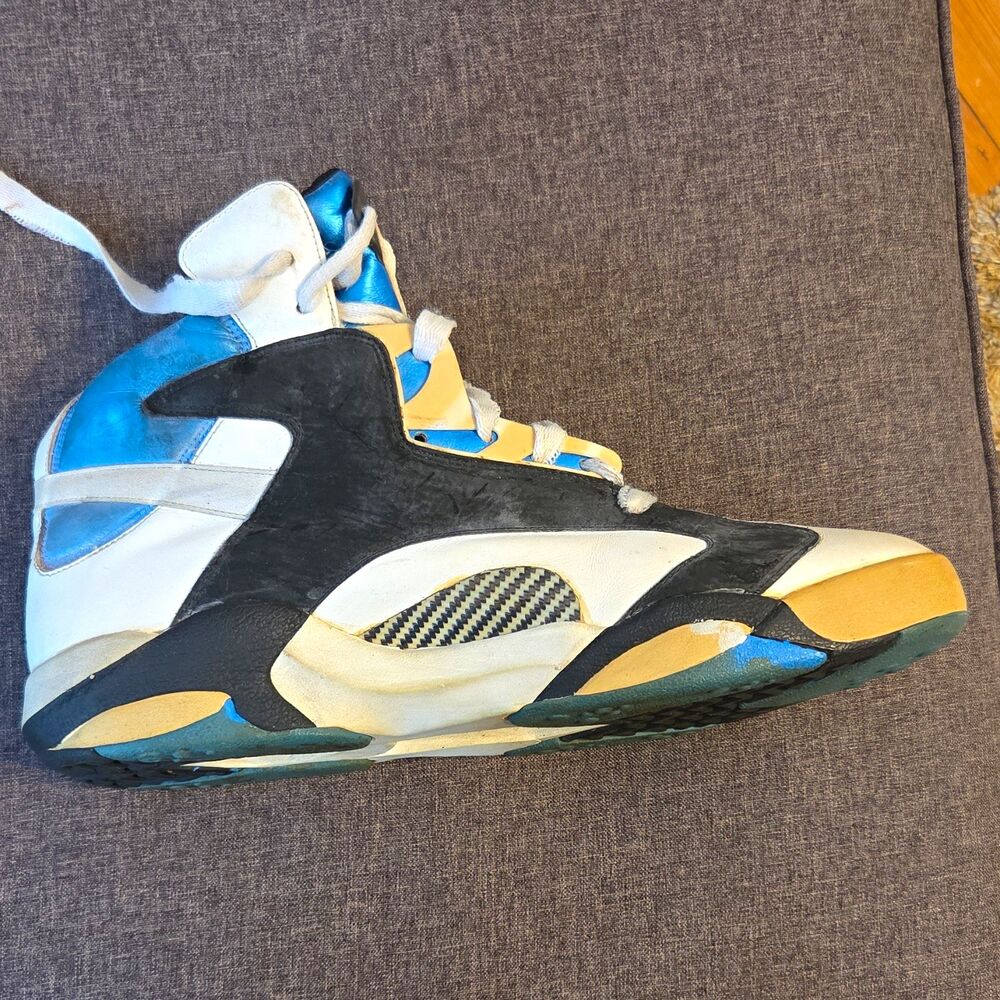 Shaquille O'Neal "Shaq Attack" Reebok The Pump Sneaker White/Black/Blue US 20